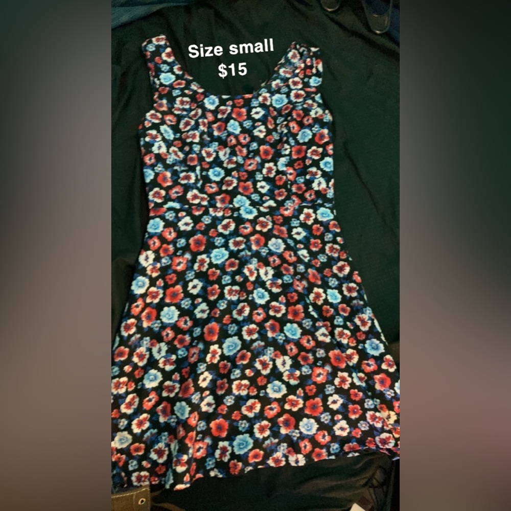 Dresses - Picture 2 of 14